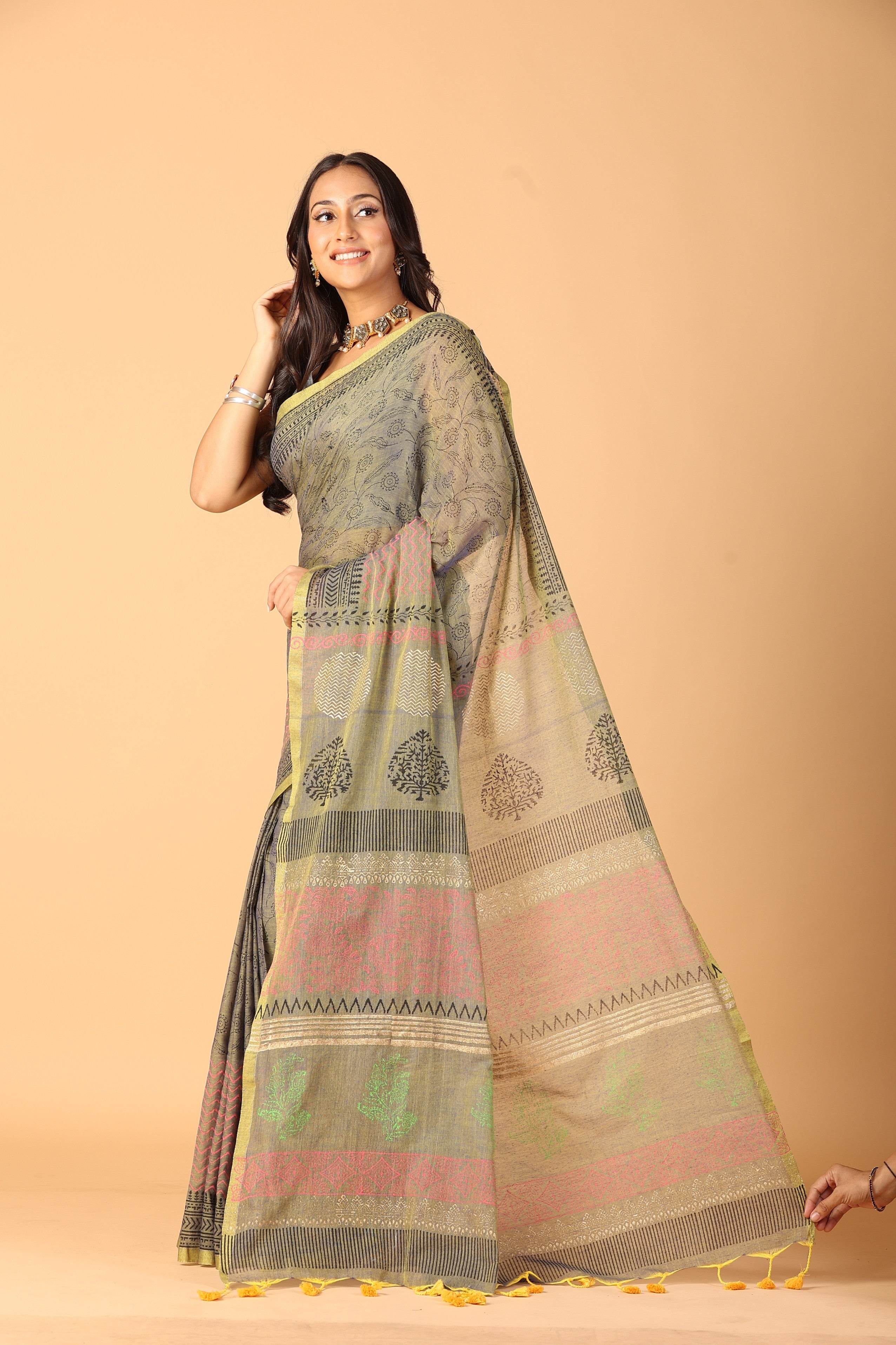 Black Floral Jaal Cotton Mul Handblock Gold Printed Saree – Authentic Rajasthan handblock saree at wholesale price from Fabtexs